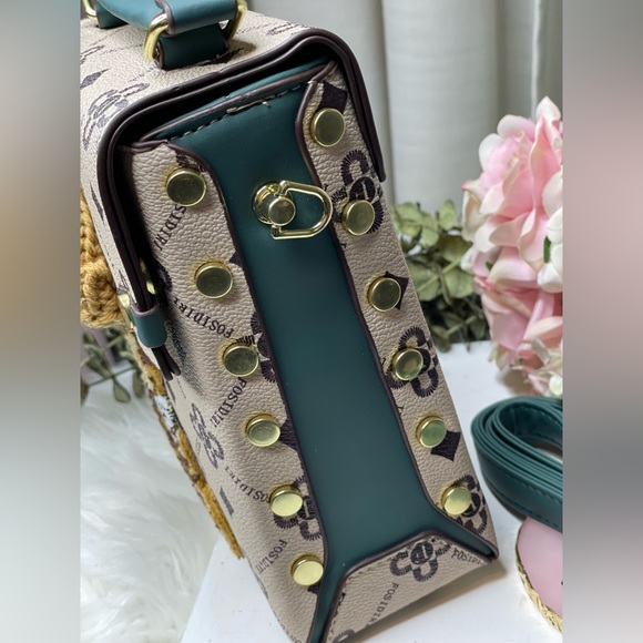 Add a Playful Touch to Your Outfit with Our Fluffy Bear Decor Top Handle Purse! - Picture 3 of 6